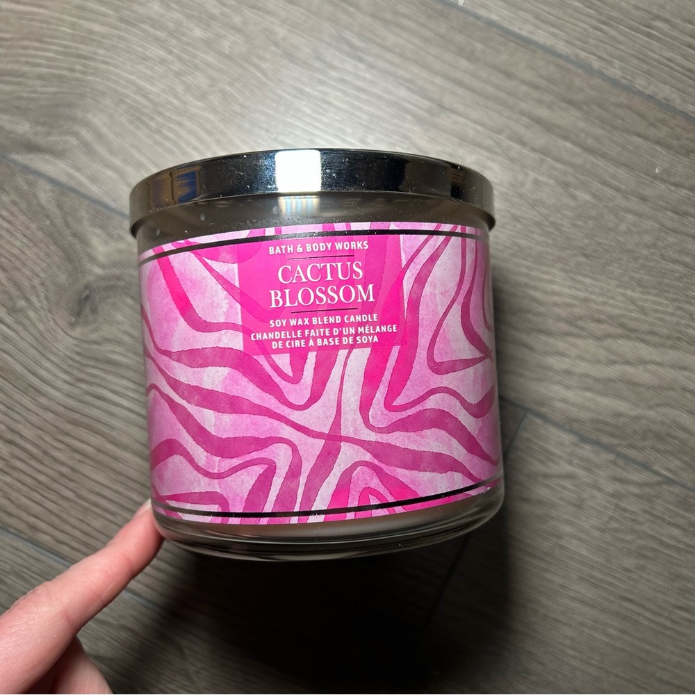 New Bath & Body Works 3-Wick Candle in Cactus Blossom - Picture 2 of 4